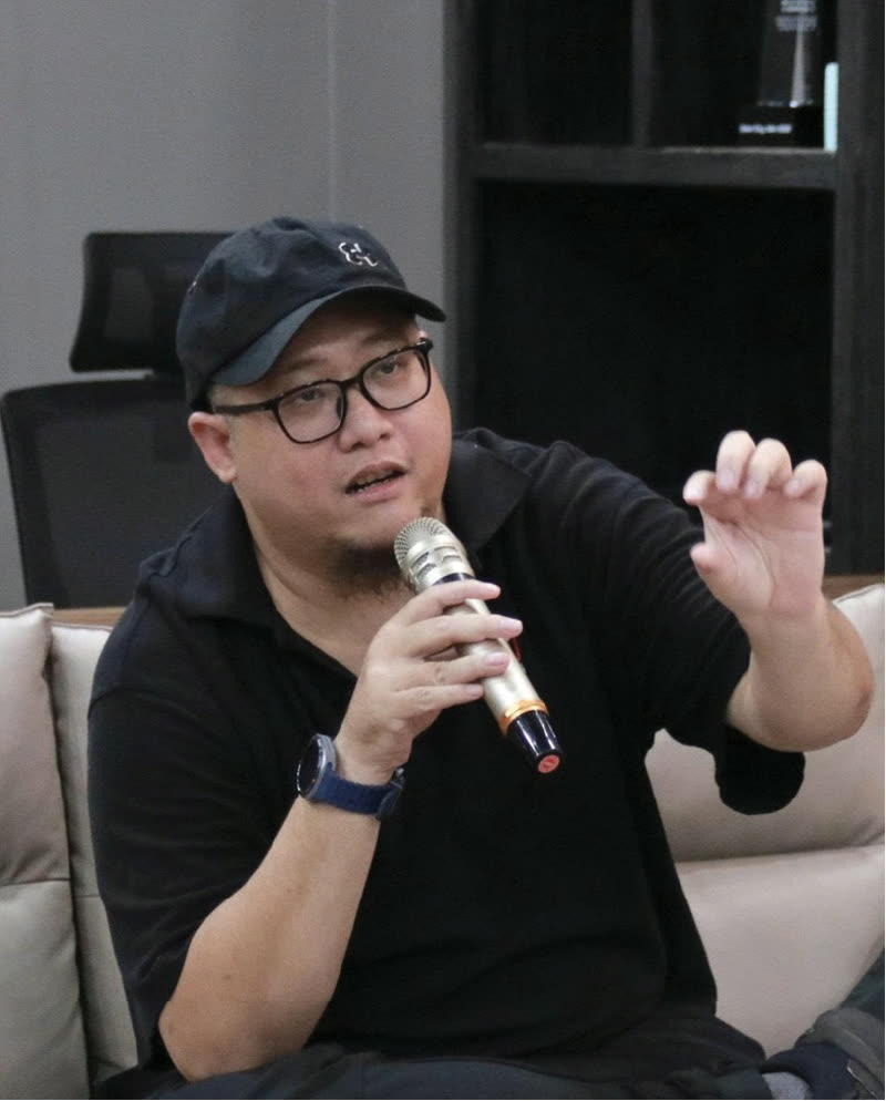 Chân dung Hồ Xuân Phú